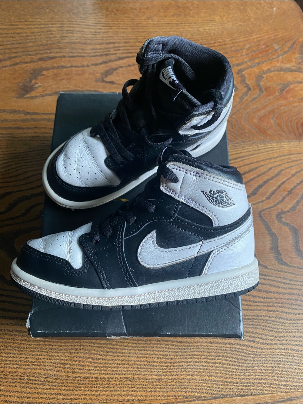 Jordan 1 Retro High OG in Black and White